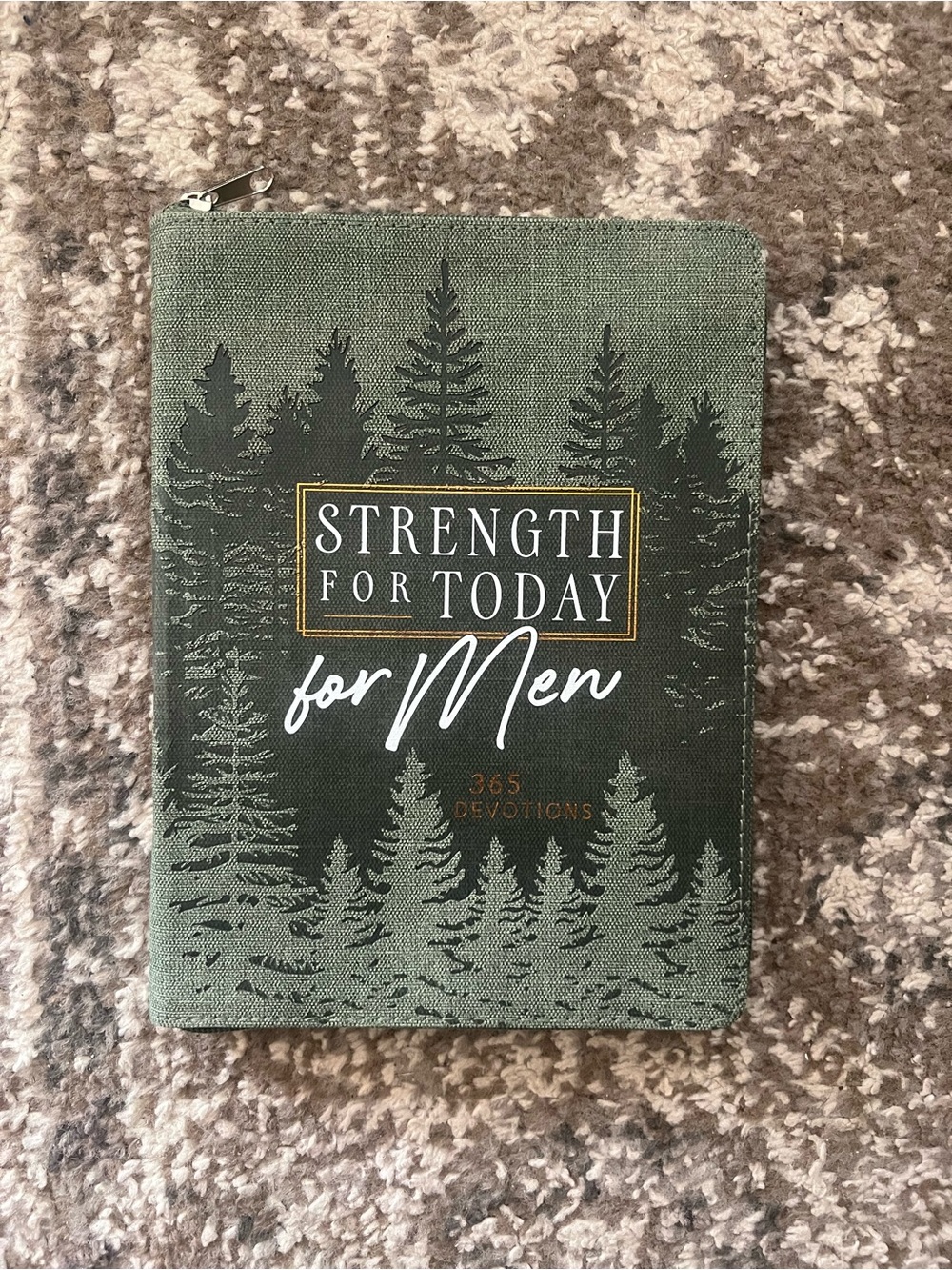Strength for Today for Men Devotional - Green Zip Cover